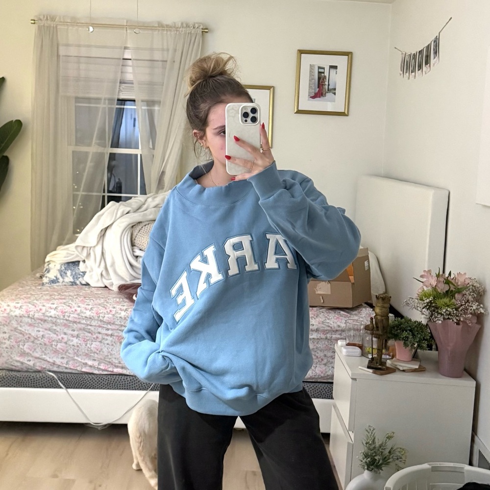 ARKET Women's Blue Sweatshirt